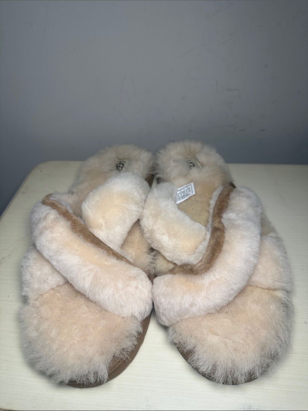 UGG abela Women's Plush Crisscross Sheepskin Slippers Chestnut/Shearling